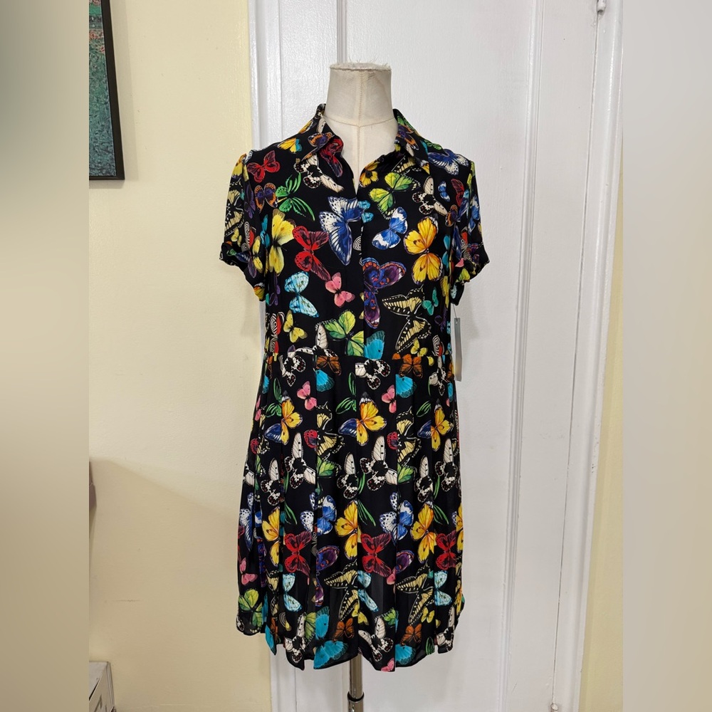 New- Alice + Olivia Tori Short Sleeve Pleated Shirt Dress - Picture 7 of 15